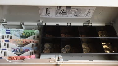 Giro-News: Bargeld an der Supermarktkasse